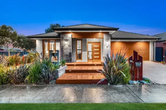 Quality Henley Home with Wetland Views - Arbourlea Estate, Cranbourne North