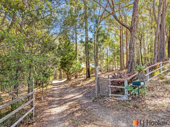 Your Own Private 10,000m² Rural Retreat - 3 minutes drive to the Beach !