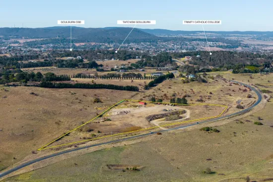 7.7 acres of land - 5 minutes to town