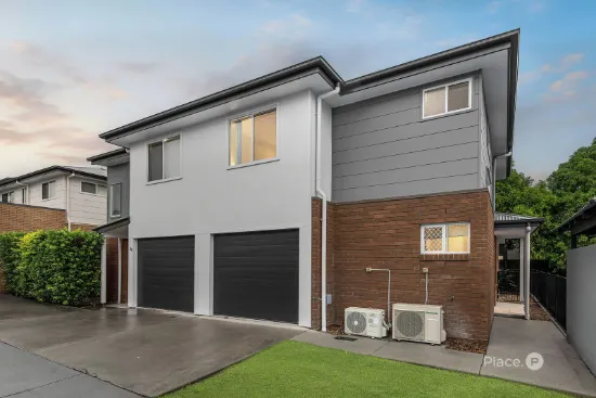 MODERN TURN-KEY TOWNHOUSE WITH INVESTMENT APPEAL