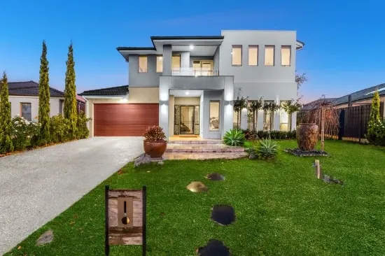 Grand Family Living on 929m² | 6 Bedrooms | 4 Bathrooms | 3 Living Zones