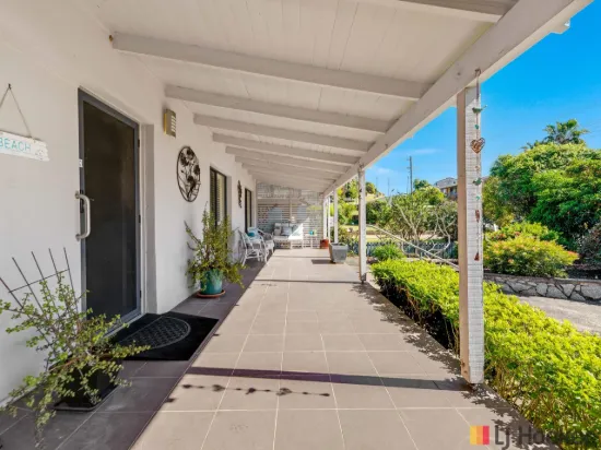 Boho Chic Coastal Hideaway - with Garden Sanctuary....... Just 900m to the Beach