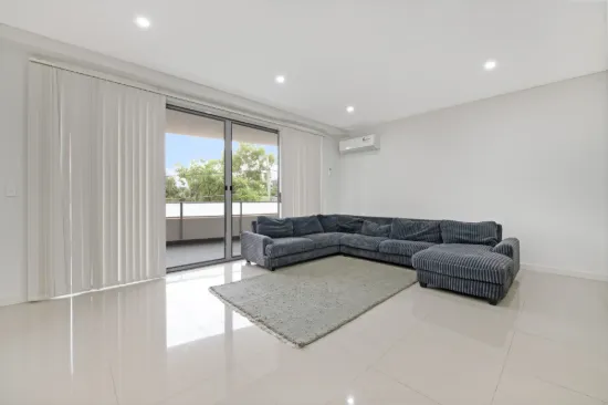 Two-Bedroom Apartment - Prime Penrith Location