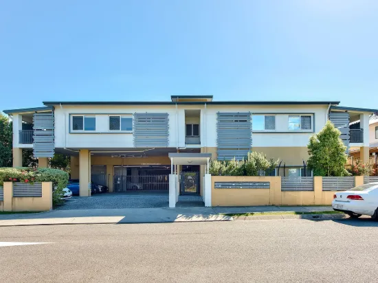 SIMPLY MOVE IN! THE PERFECT ENTRY LEVEL OPPORTUNITY!
