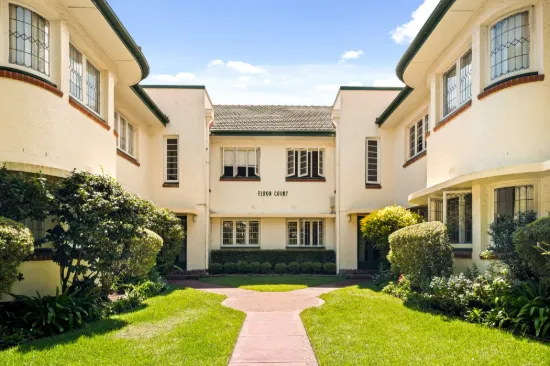 A Timeless Art Deco Residence in Historic Elron Court (c.1939)