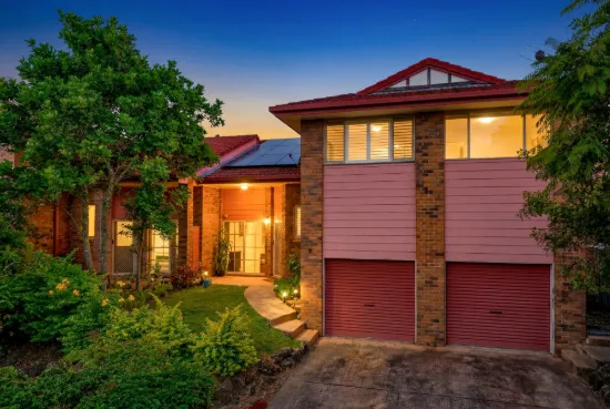 Spacious, Stylish & Move-In Ready - Prime Carrara Location