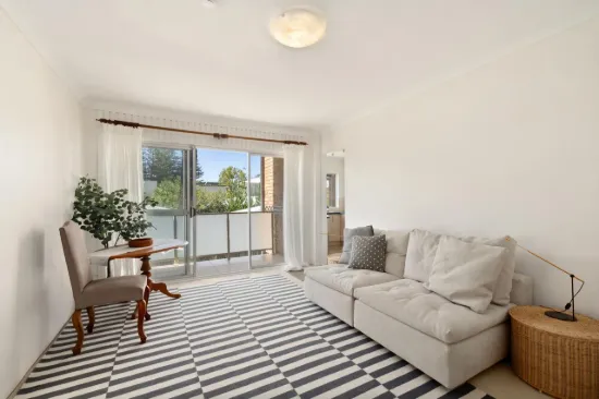 Light Filled Beachside Living - Sun, Sand and Seabreezes