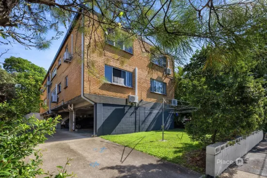 Leafy Top Floor Apartment in One of New Farm’s Tightly Held Streets