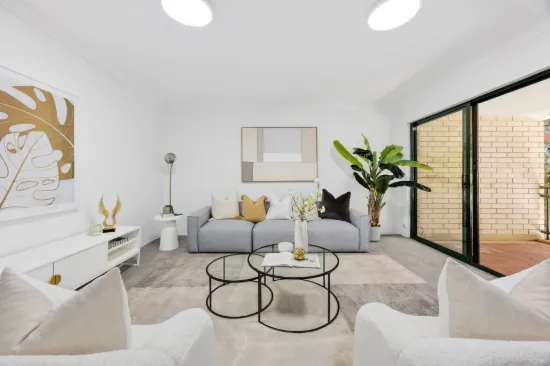 Engaging refreshed apartment in a prime lifestyle address