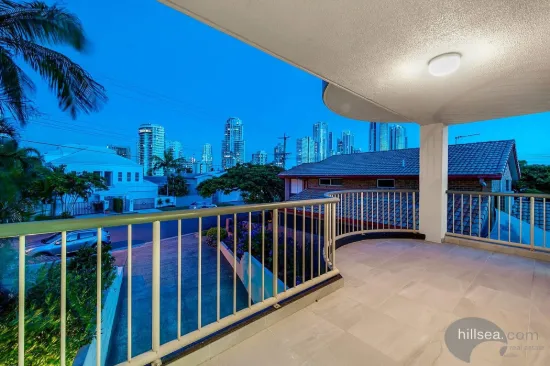 MODERN TWO-BEDROOM APARTMENT IN CHEVRON ISLAND