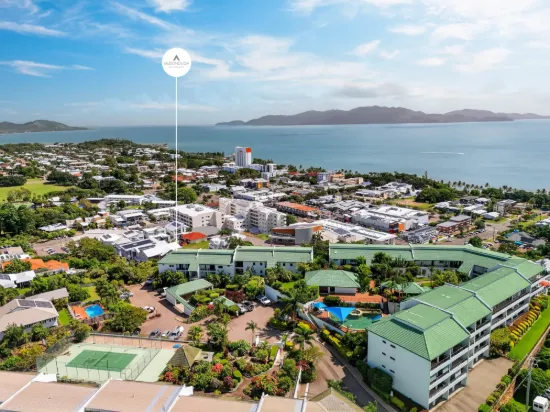 Stylish Ground-Floor Apartment with Views, Pool & Resort Amenities