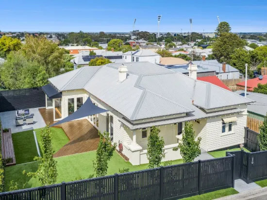 Renovated Bungalow in Prime Newtown Hill Location