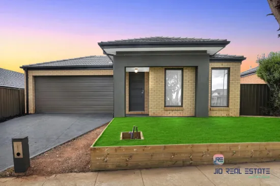 Newly Refurbished Dream Home on 392 Sqm | Minutes from Primary School & Upcoming Melton Hospital