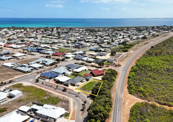Wide Frontage, Private Outlook & Coastal Lifestyle - 769m² in Beachridge Estate
