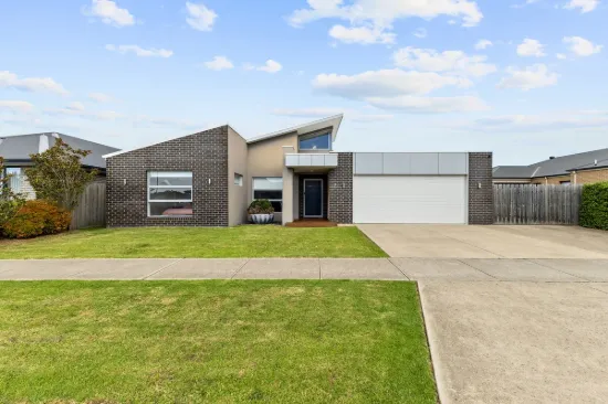 Spacious West End Retreat with Premium Finishes & Solar Advantage