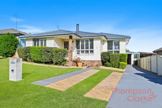 Neat, Complete & Ready to Enjoy with Side Access Appeal!