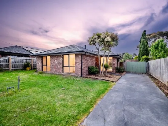 CLASSIC COMFORT IN A WELL CONNECTED LOCALE - EASY ACCESS TO AMENITIES!