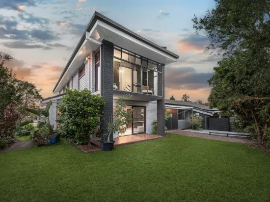 A Refined Family Sanctuary of Light, Comfort and Timeless Versatility