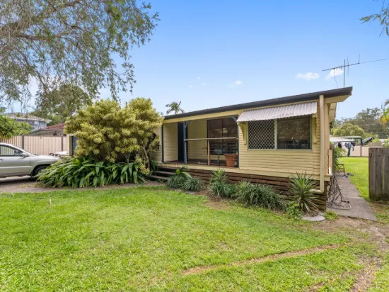 Renovator Opportunity in a Highly Central Daisy Hill Location