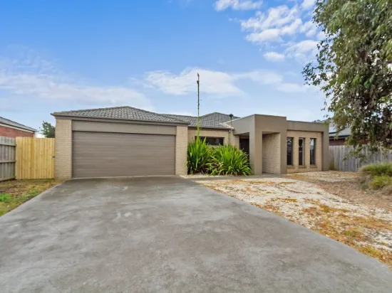 STYLISH FAMILY LIVING IN THE HEART OF EASTWOOD ESTATE