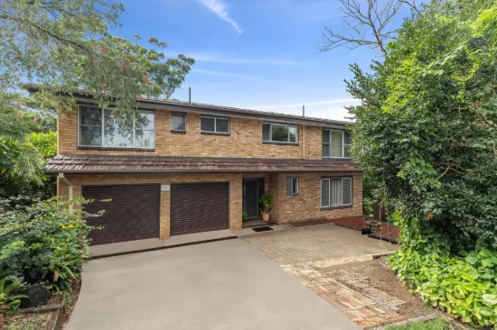 Spacious coastal home in a prime Wamberal setting