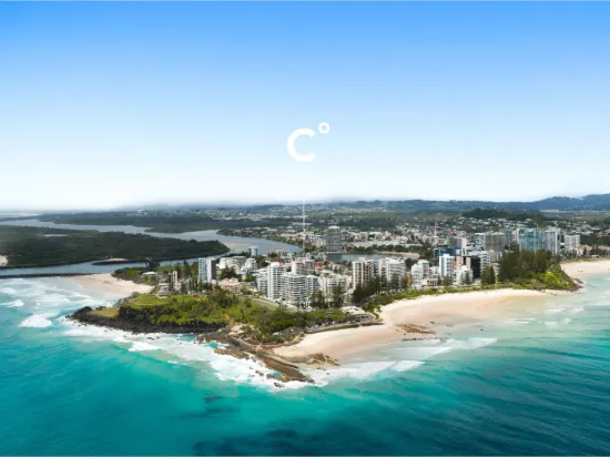 Perfectly positioned just moments from Rainbow Bay's pristine beaches and world-renowned surf breaks