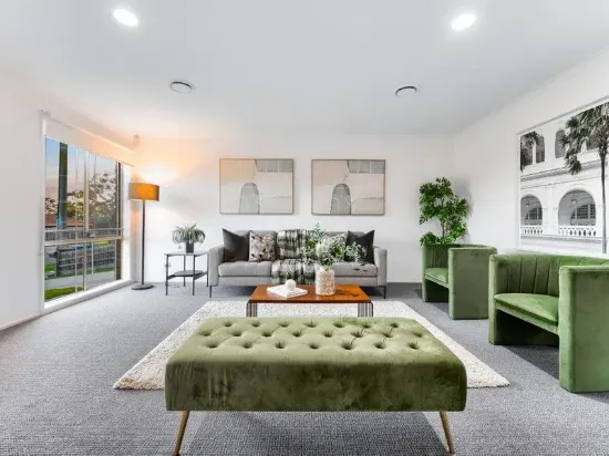 REVAMPED FAMILY LIVING IN THE HEART OF COURTENAY GARDENS - DUAL LIVING ZONES!