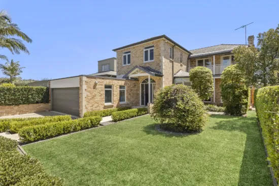 Lakefront residence in an exclusive Northern Beaches enclave