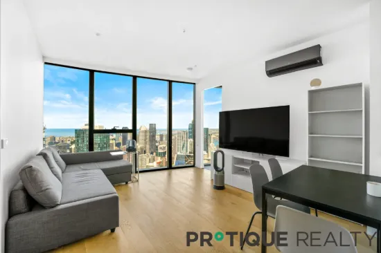 Light-Filled City Living with a Distinctive Curved Design I Gross Rental Yield Above 8%