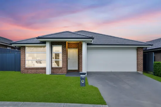 Spacious Family Living//408m2 block