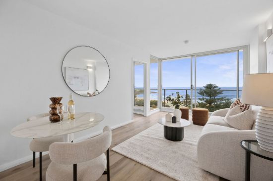 Panoramic Freshwater Beach Views from a Prized Top-Floor Setting