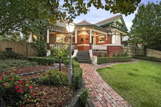 Grace and grandeur with expansive surrounds
