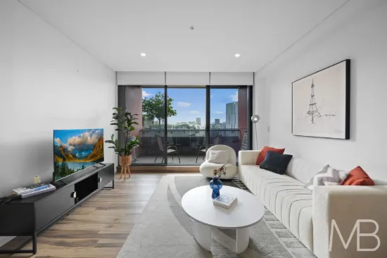 STUNNING SPLIT-LEVEL APARTMENT WITH STUDY & BREATHTAKING CITY VIEWS