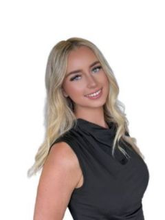 Lilly Ashton - Real Estate Agent