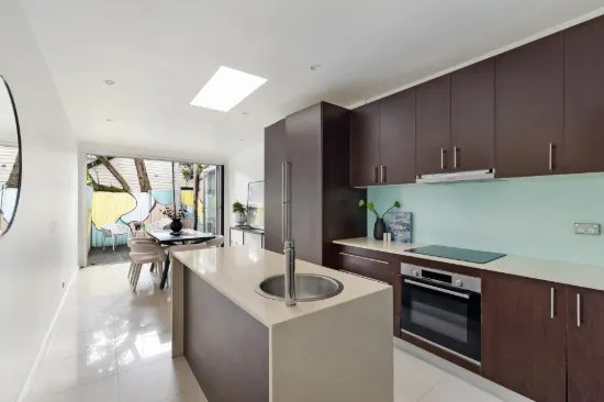 Secluded Newtown terrace in quiet enclave