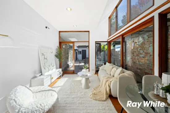 A Light-Filled Charmer Upgraded for Lifestyle