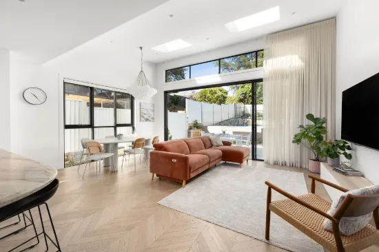 A Beautifully Renovated Semi With A Dream Kitchen And A Big Backyard Made For Fun