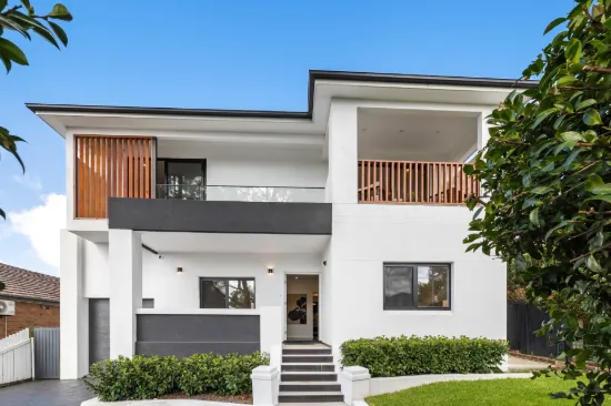 Striking as-new entertainers' home in prestigious location