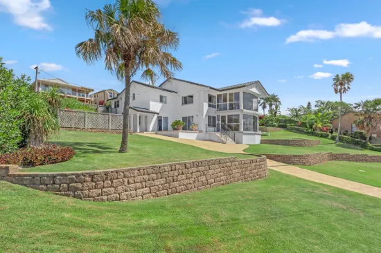 Iconic Corner Position Opposite the Ocean – A Rare Forster Offering
