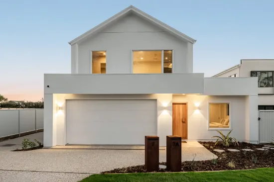 Entertainer's lifestyle haven - Just four minutes drive to the beach