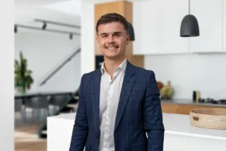 Zen Frediani - Real Estate Agent