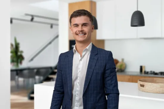 Zen Frediani - Real Estate Agent at STONE Real Estate Ettalong Beach - Ettalong Beach 