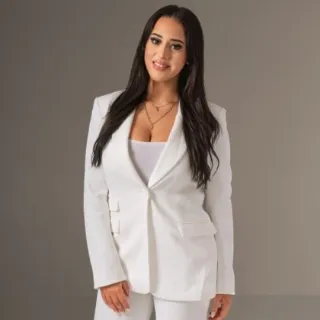 Sara Theodotou - Real Estate Agent