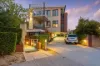 Stylish Top Floor Apartment with Sunny Northern Aspect
