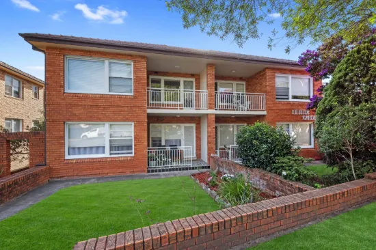 Stylish Renovated Apartment in Prime Oatley Location