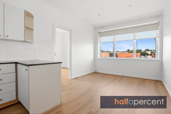 Recently Refurbished Sunny Apartment with Lock Up Garage