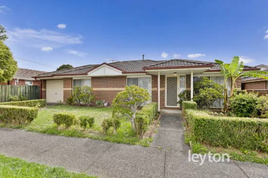 Street-Frontage Three-Bedroom Unit  in Prime  Location