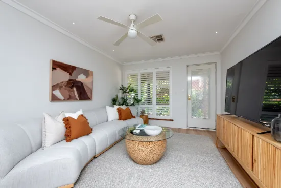 STYLISH 2 BEDROOM VILLA with SPACIOUS COURTYARD IN SCARBOROUGH BEACHSIDE LOCATION!