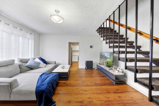 Entertainer's Townhouse with Expansive Private Courtyard & Oversized Garage 