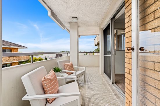 Lifestyle & Location in a Bright North-Facing Apartment with Lock Up Garage!!